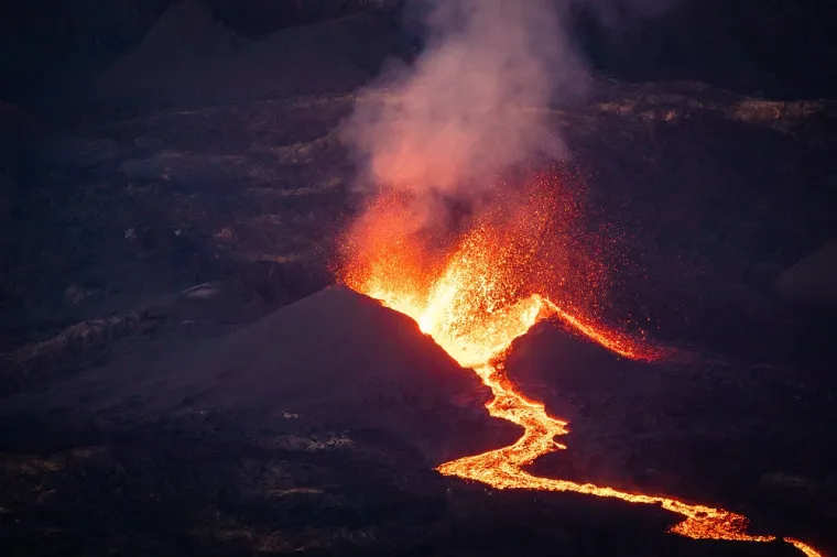 Piton de la Fournaise en éruption : venez manger créole à Saint-Philippe face au spectacle du volcan, Saint-Philippe, L'ILE Ô CARRY